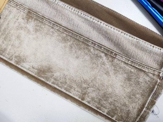 Farbenfrohe, leichtgewichtige, dehnbare Denim-Stoffe in Khaki