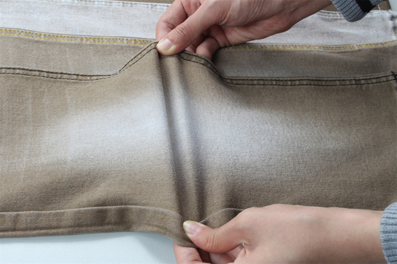 Farbenfrohe, leichtgewichtige, dehnbare Denim-Stoffe in Khaki