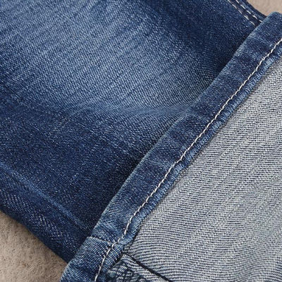 Guter Preis Das 4 Möglichkeits-Vorgespinst-Ausdehnungs-Denim-Gewebe für Männer brennen Jeans 373gsm ein Online