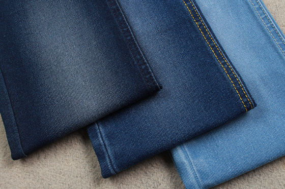 Guter Preis 60cm blaues Gewebe Denim-362Gsm für Jeans-Jacken-spezielles spinnendes Denim-Material Online